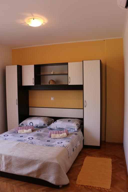 Apartments Milatic Jelsa  Esterno foto